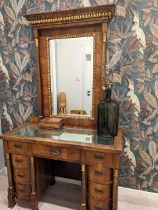 Third Floor Art Idyll