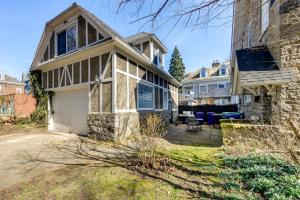 Cozy Niagara Falls Cottage with Gas Grill and Patio! - 3hvězdičkové hotely ve městě Niagara Falls