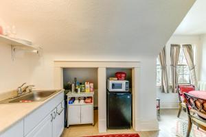 Cozy Niagara Falls Cottage with Gas Grill and Patio!