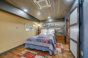 Central Texarkana Studio Rental with Railroad Views!