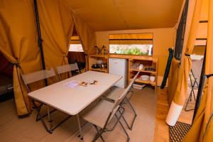 Campings Camping Onlycamp de la Vegre : photos des chambres