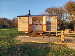 Under the Stars Shepherds Huts at Harbors Lake