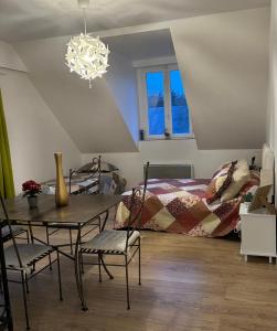 Appartements Studio lumineux de 35m2 au coeur de Solesmes : photos des chambres