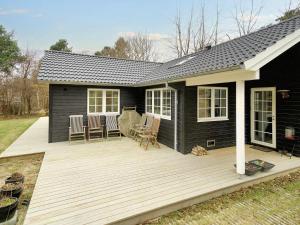 Retreat with Outdoor Lounge Area