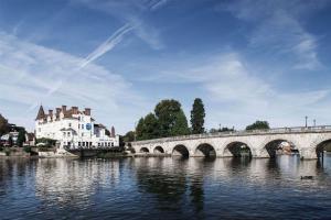 The Thames Riviera Hotel