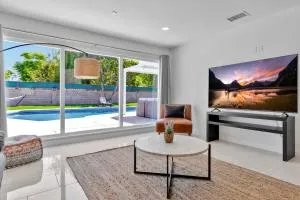 New cheerful villa, Pool, Spa, Mini Golf, Game room, Fire pit next to Disneyland - أنهايم