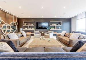 Deluxe Studio Apartment On Broadway