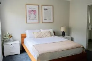 Honeysuckle St Cottage. Central Location. Sleeps 8 - Bridgewater-on-Loddon