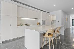Waterfront Bliss in Promenade w Cozy 5BR4BA
