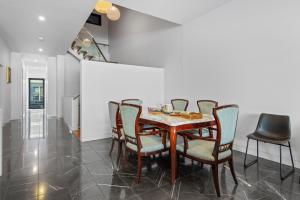 Waterfront Bliss in Promenade w Cozy 5BR4BA