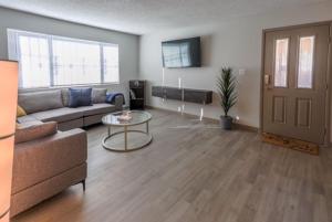 Spacious Condo Close to Sphere