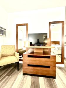 Deluxe King Room room in Budget Inn