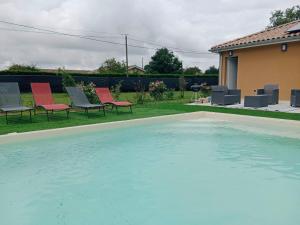 Maisons de vacances MAISON 9 COUCHAGES AVEC PISCINE : photos des chambres
