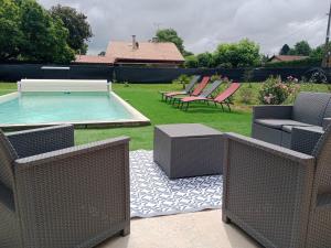 Maisons de vacances MAISON 9 COUCHAGES AVEC PISCINE : photos des chambres