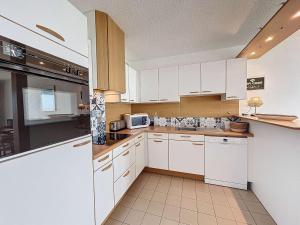 Appartements Joli T2 en front de mer avec acces direct plage, terrasse privative, parking et Wi-Fi gratuit - FR-1-361-45 : photos des chambres