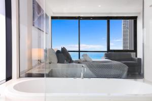 Surfers Paradise - Stunning Views & Resort Luxuries Sleeps 10 - Optimise BNB