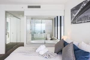 Surfers Paradise - Stunning Views & Resort Luxuries Sleeps 10 - Optimise BNB