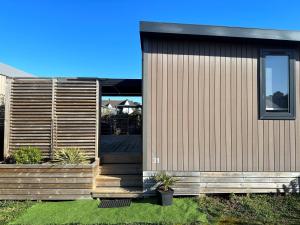 Maisons de vacances Mobil-home confort 6 pers, 3 ch, pisc chauffee, a 200m plage Jullouville - FR-1-361A-70 : photos des chambres