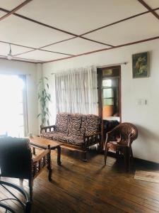 LAKE AND LAKE HOMESTAY