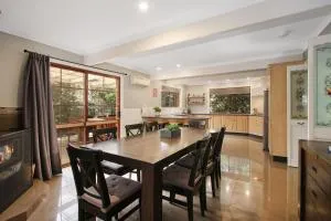 Tudor House - Large Family Home with shared pool - Dartmouth