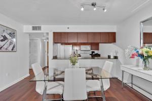 Amazing 1 Bed in Brickell key With FREE PKG