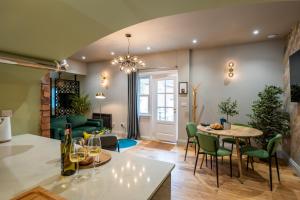Commandery Vaults - Luxury Apartment in City Centre with SKY TV