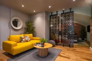 Commandery Vaults - Luxury Apartment in City Centre with SKY TV - Henwick