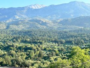 Glikanisos House Nipos - ideal for hikers and families 2bd, 6pl, 10min to beach