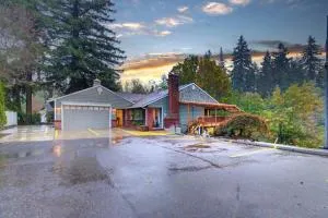 Tranquil Riverfront Retreat - Portland