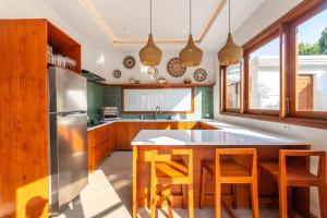 Bright Modern Villa in Perfect Walkable Location