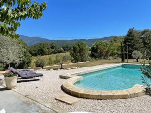 Villas “La Demie Tour” view on The Mont Ventoux. : photos des chambres