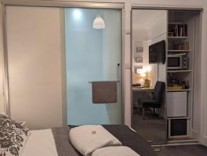 En-suite nook near forest & sea, great value with fridge, microwave and TV