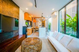 Tiny Villa Nyanyi - 2 BR Stylish Villa Private Pool 5 mins from Beach