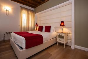 Town House Spagna- luxury Rooms with Jacuzzi Bath