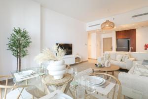 HiGuests - Luxurious Boho Beach 2BR Apartment in La Mer