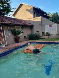 African Sky Guest House - Muldersdrift