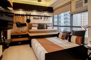 Max Dwell Bgc Creative Space with 84 " Cinema