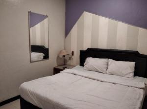 Gangnam Style Residence Mitra RedDoorz near MERR Surabaya