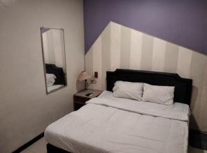 Gangnam Style Residence Mitra RedDoorz near MERR Surabaya