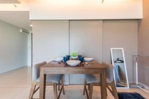 2 Pax Cozy Holiday Home, Trefoil Setia Alam, SACC
