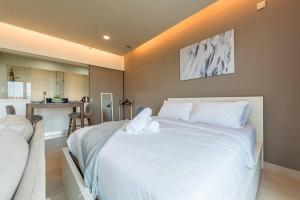 2 Pax Cozy Holiday Home, Trefoil Setia Alam, SACC
