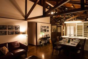 Classical Japanese style&Modern house Chill out囲炉裏