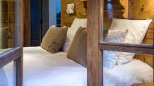 B&B / Chambres d'hotes Chalet K120 - Village du Praz - Courchevel : Chambre Double ou Lits Jumeaux avec Terrasse