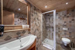 B&B / Chambres d'hotes Chalet K120 - Village du Praz - Courchevel : photos des chambres
