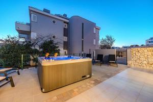 Aura, modern apartment with private jacuzzi 