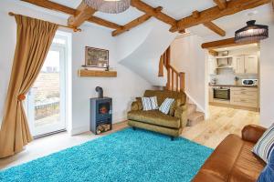 Host & Stay - The Snug