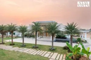 StayVista at AJ House with Pvt Pool & Projector Set-up - Kosgi