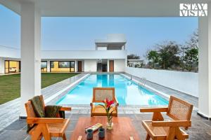 StayVista at AJ House with Pvt Pool & Projector Set-up