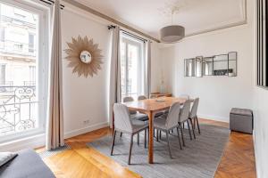 Champs Elysées Stylish Flat 2BR 6PPL