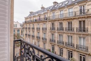 Champs Elysées Stylish Flat 2BR 6PPL